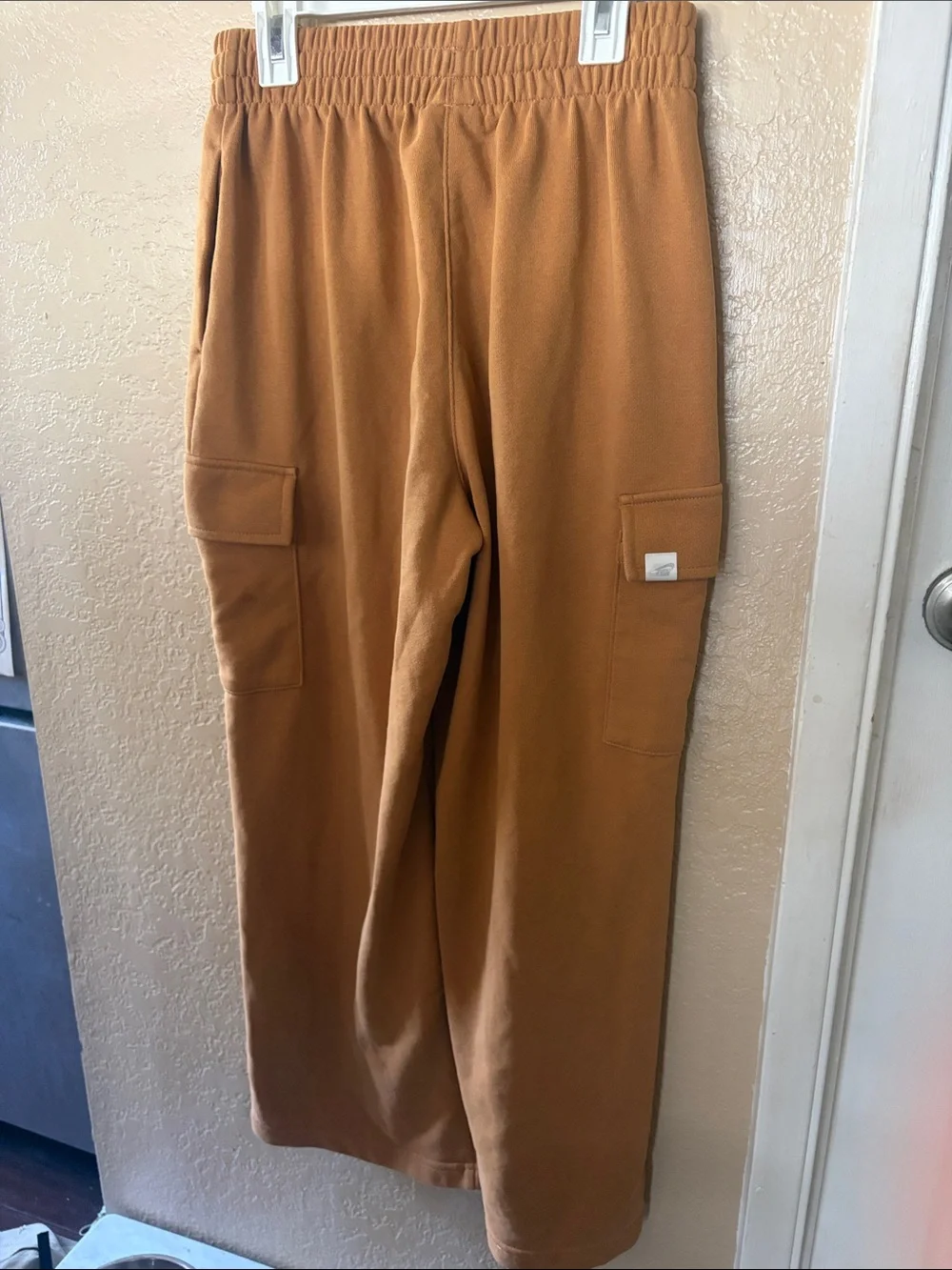 Nike sportswear girls dry fit oversized fleece cargo sweatpants youth medium